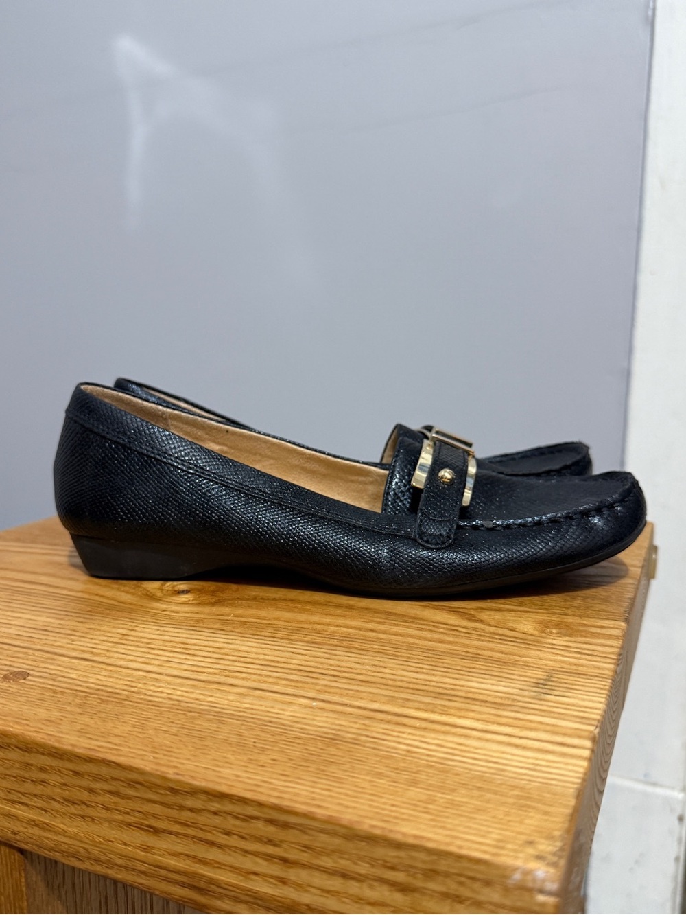Naturalizer Gisella Black Textured Loafers Womens 9 Wide Buckle Comfort Flats